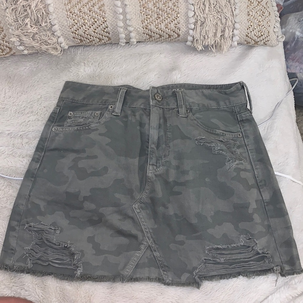 AE hi rise festival camouflage skirt🤍
